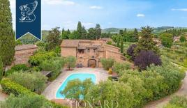 Ферма за 2 500 000 евро в Сиене, Италия