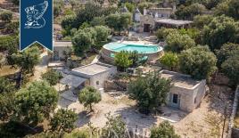 Вилла за 1 950 000 евро в Монополи, Италия