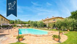 Отель, гостиница за 7 200 000 евро в Корчано, Италия