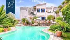 Вилла в Неаполе, Италия (цена по запросу)