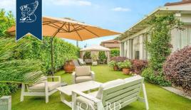 Вилла за 1 800 000 евро в Лукке, Италия