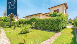 Вилла за 2 800 000 евро в Пьетрасанте, Италия