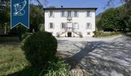 Вилла за 2 800 000 евро в Лукке, Италия