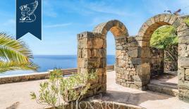 Вилла за 1 200 000 евро на о-ве Пантеллерия, Италия