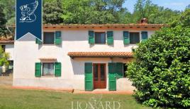 Ферма за 820 000 евро в Пистое, Италия