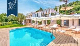 Вилла в Неаполе, Италия (цена по запросу)