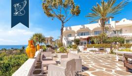 Вилла в Неаполе, Италия (цена по запросу)