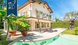 Вилла за 5 500 000 евро в Форте деи Марми, Италия