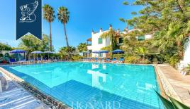 Отель, гостиница в Неаполе, Италия (цена по запросу)