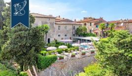 Отель, гостиница за 3 500 000 евро в Ареццо, Италия