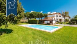 Вилла за 1 950 000 евро в Пьетрасанте, Италия