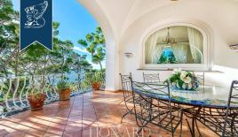 Вилла в Неаполе, Италия (цена по запросу)