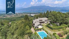 Вилла в Бодьо-Ломнаго, Италия (цена по запросу)