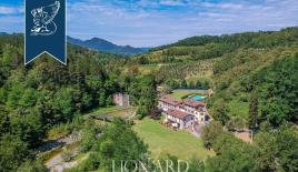 Отель, гостиница за 2 500 000 евро в Массе, Италия