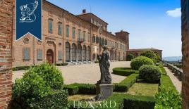 Замок в Павии, Италия (цена по запросу)