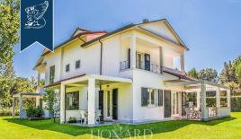 Вилла в Массе, Италия (цена по запросу)