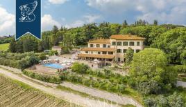 Отель, гостиница за 9 400 000 евро в Кастеллина-ин-Кьянти, Италия