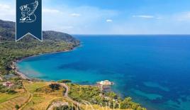 Отель, гостиница за 2 200 000 евро в Салерно, Италия