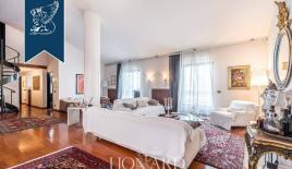 Апартаменты в Виареджо, Италия (цена по запросу)