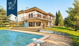 Вилла в Вероне, Италия (цена по запросу)