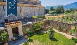 Отель, гостиница в Камайоре, Италия (цена по запросу)