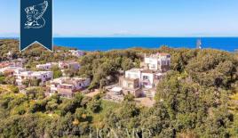 Вилла в Неаполе, Италия (цена по запросу)