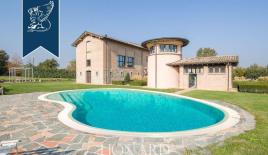 Вилла в Реджо-Эмилии, Италия (цена по запросу)