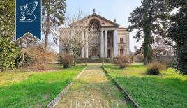 Вилла в Кремоне, Италия (цена по запросу)