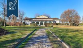 Вилла в Модене, Италия (цена по запросу)