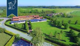 Вилла в Новаре, Италия (цена по запросу)