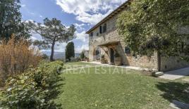 Дом за 1 390 000 евро в Кьюси, Италия