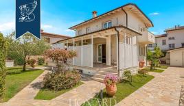 Вилла за 2 000 000 евро в Пьетрасанте, Италия