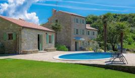 Отель, гостиница за 1 200 000 евро в Буйе, Хорватия