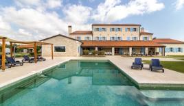 Отель, гостиница за 3 200 000 евро в Пуле, Хорватия