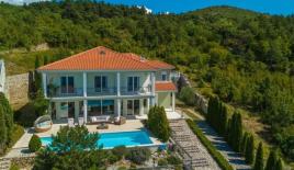 Вилла за 1 850 000 евро в Цриквенице, Хорватия