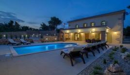 Вилла за 715 000 евро в Врбнике, Хорватия