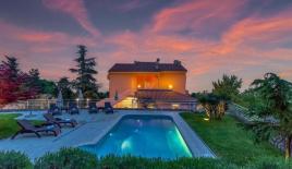 Отель, гостиница за 3 700 000 евро в Ловране, Хорватия