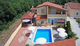 Отель, гостиница за 700 000 евро в Порече, Хорватия