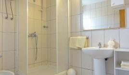 Отель, гостиница за 1 600 000 евро в Рогознице, Хорватия