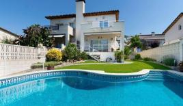 Таунхаус за 825 000 евро на Коста-дель-Гарраф, Испания