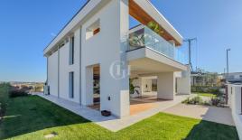 Вилла за 1 930 000 евро у озера Гарда, Италия