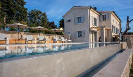 Отель, гостиница в Буйе, Хорватия (цена по запросу)