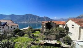 Дом за 550 000 евро в Доброте, Черногория