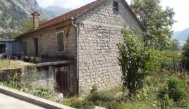 Дом за 305 000 евро в Доброте, Черногория