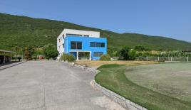 Офис за 2 150 000 евро в Ластве, Черногория