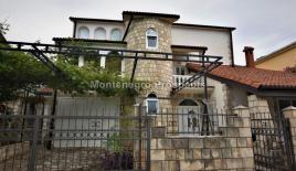 Доходный дом за 700 000 евро на полуострове Луштица, Черногория