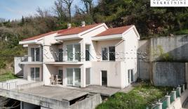 Вилла за 395 000 евро в Херцег-Нови, Черногория