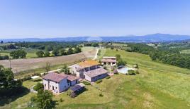 Дом за 1 250 000 евро в Монтегаббьоне, Италия