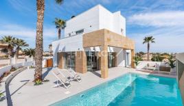 Вилла за 860 000 евро в Рохалесе, Испания