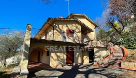 Вилла за 340 000 евро в Кьюси, Италия